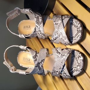 Medium heel sandals